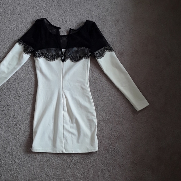 🐖Bebe cream and black lace dress size xs - Picture 3 of 4